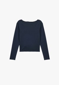 Marineblauwe langemouwen top met een brede, ronde halslijn. Gemaakt van zachte stof, met een cropped silhoutte en fitted mouwen.