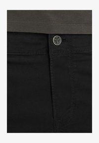 Unselected, black