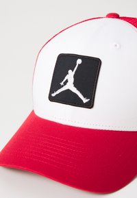 Jordan RISE UNISEX - Cap - white/gym red