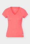 ACE V NECK - T-shirt de sport - diva pink