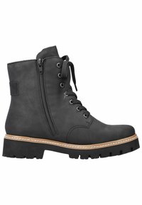Bottines noires en matériau synthétique, avec un laçage à l'avant, une fermeture éclair sur le côté, une semelle épaisse et des accents de couture contrastants.
