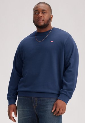 Dunkelblaue Sweatshirt aus weichem Stoff mit rundem Halsausschnitt, gerippten Bündchen und einem kleinen roten Logo auf der linken Brust.