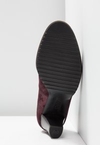 Gabor Escarpins à plateforme - red