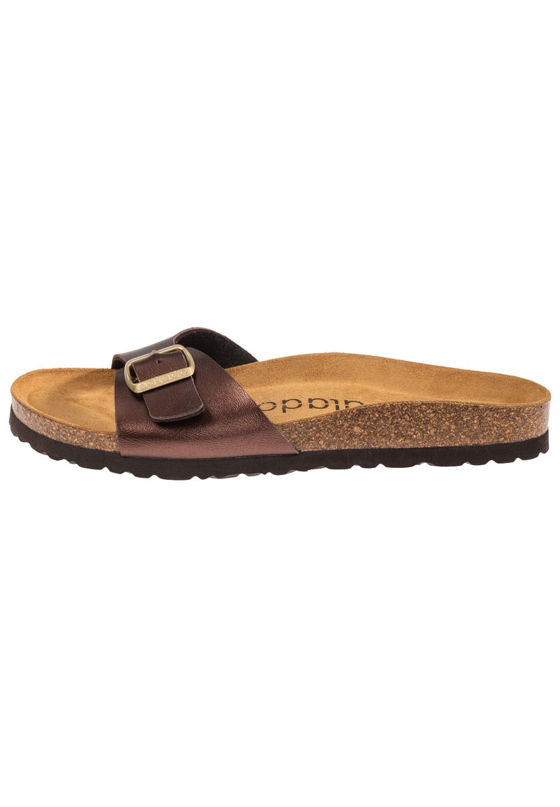 Bruine leren slipper met een enkele band en een metalen gesp. Kurken voetbed en gestructureerde rubberen loopzool.