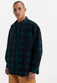 Levi's® Skateboarding SKATE UNISEX - Užsagstoma palaidinė - black pond/green