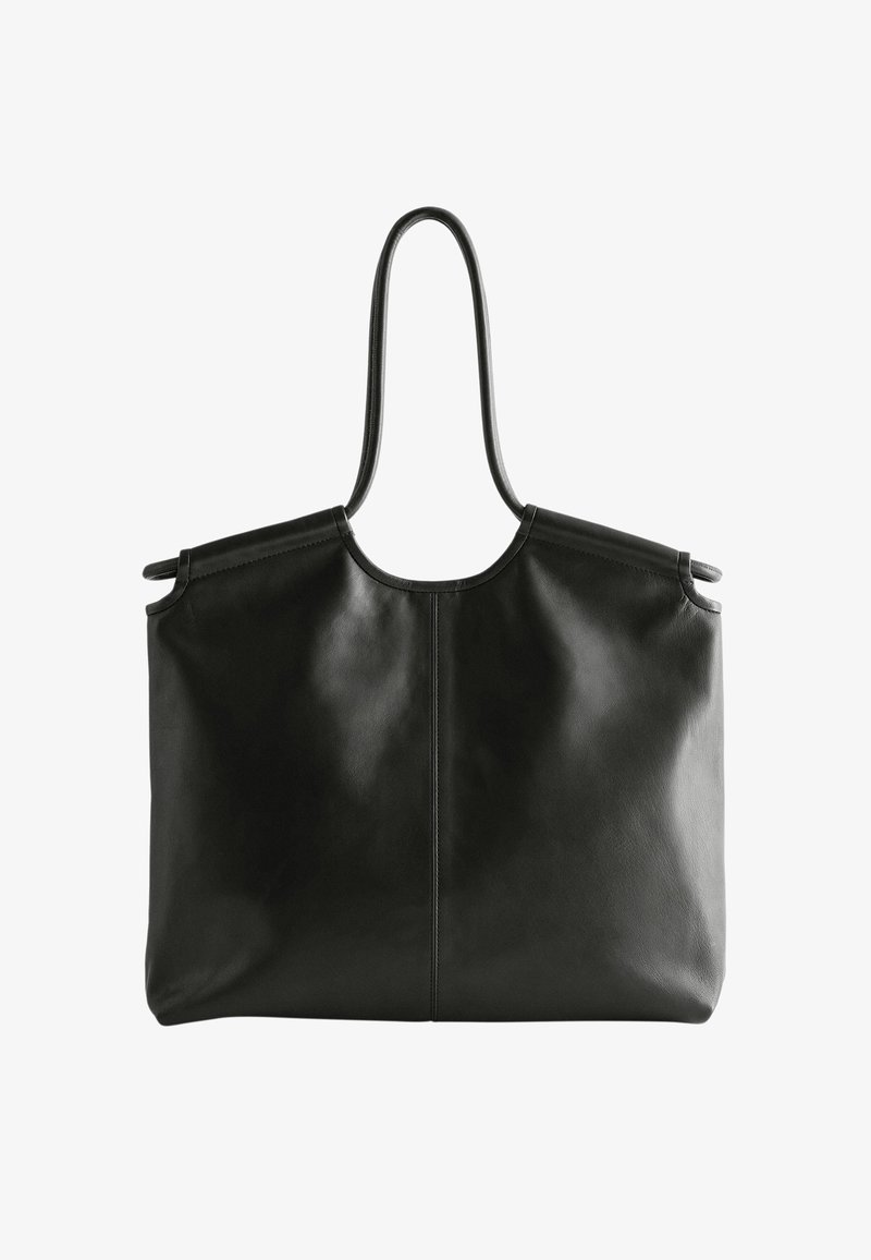 Sac cabas en cuir noir avec de longues anses et un corps rectangulaire lisse, légèrement structuré.