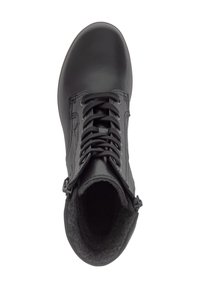 Botín negro de cuero con punta redonda, cordones en la parte delantera, cremallera lateral y forro de fieltro gris en la abertura. Textura suave, diseño minimalista.