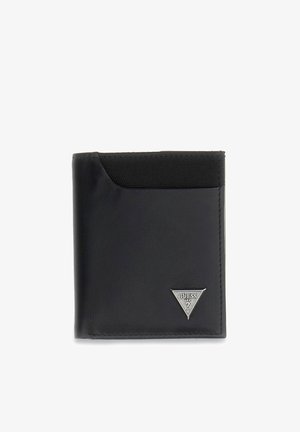 Portafoglio nero bi-fold in pelle con rifinitura in tessuto e piccolo logo triangolare Guess nell'angolo inferiore destro.