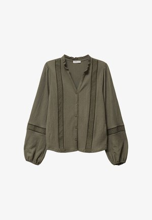 Blusa verde oliva con bottoni, collo arruffato, maniche lunghe a sbuffo e dettagli in pizzo lungo la parte frontale e le maniche. Tessuto strutturato.