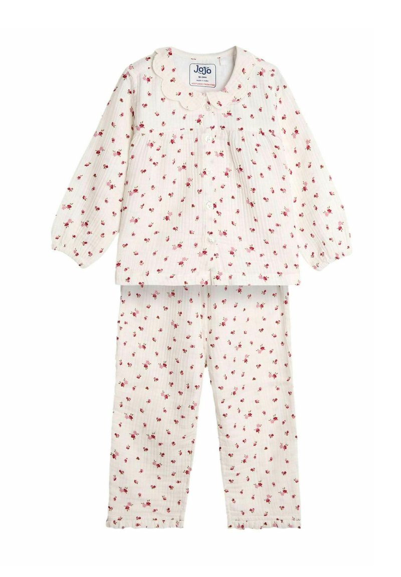 Blümchenbedrucktes Pyjama-Set mit langen Ärmeln und Hose. Merkmale sind ein weißer Hintergrund mit rosa Blumen, Knopfverschluss und ein gewellter Kragen.