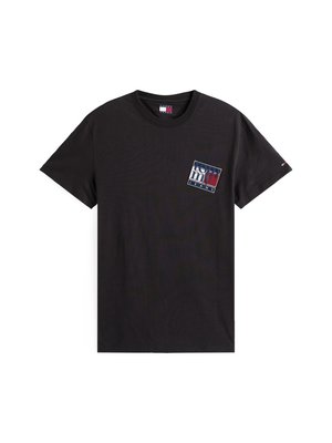 Svart bomull T-skjorte med korte ermer, med en brystlomme i rødt, hvitt og blått med merkedetalj.