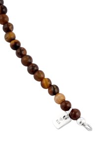 Armband aus Tigerauge-Perlen mit abwechselnd braunen und goldfarbenen kugelförmigen Perlen. Verfügt über einen Silberverschluss mit einer 92,5er Punze.