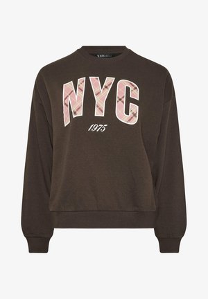 Bruine sweatshirt met lange mouwen met de tekst "NYC" in een roze geruit ontwerp en daaronder "1975" in het wit. Geribde boorden en halslijn.