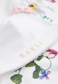 Baker by Ted Baker SET REGULAR FIT - Fødselsgave /Dåbsgaver - white