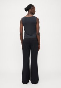 Gina Tricot Tall RELAXED TROUSERS - Pantaloni - black