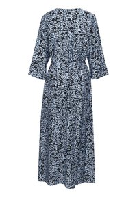 Lillelille musta taustaga lillemustriga maxi kleit, millel on kolmeveerandikööt käised ja seotud talje detail.