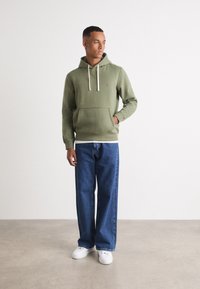 Tommy Hilfiger ESSENTIAL HOODY - Džemperis su gobtuvu - green