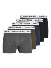 Cinque paia di boxer Jack & Jones in grigio, oliva, blu scuro, nero e carbone. Ognuno presenta una cintura bianca con testo nero.