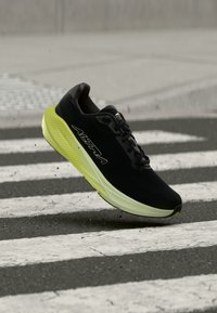 Επιλέχθηκε, black/limecream/wildlim
