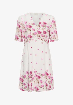 Weißes, kurzärmeliges Kleid mit V-Ausschnitt, verziert mit rosa und braunen Blumenmustern, die oben und am Saum dicht angeordnet sind, dazwischen verstreut kleinere Blüten.