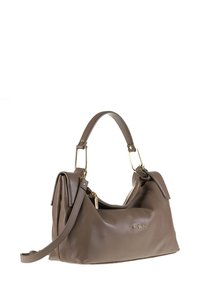 Borsa a mano in pelle marrone con hardware dorato, manico superiore e una lunga tracolla removibile, esposta su uno sfondo bianco.