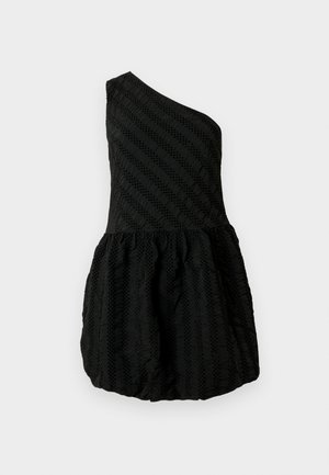 Schwarzes Mini-Kleid mit einem Schulterriemen, strukturierten diagonalen Streifen und einem voluminösen, gerafften Rock.