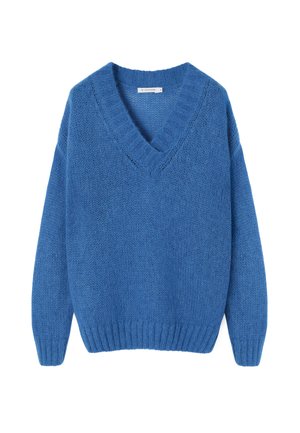 Niebieski sweter robiony na drutach z dekoltem w kształcie litery V, ściągaczowymi mankietami i dołem. Miękka tekstura i luźny krój, z szerokimi rękawami i minimalnymi detalami.