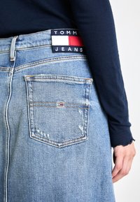 Tommy Jeans CLAIRE SKIRT - Fustă denim - blue