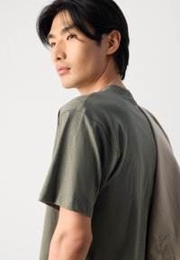 Scotch & Soda RELAXED FIT LOGO - Print T-shirt - thyme