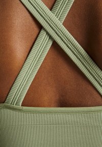 Athleta AURORA SCOOP BRA A-C - Sutiã desportivo de suporte ligeiro - eucalyptus olive