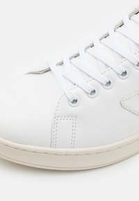 Diesel S-ATHENE LOW - Sportcipő - white/black