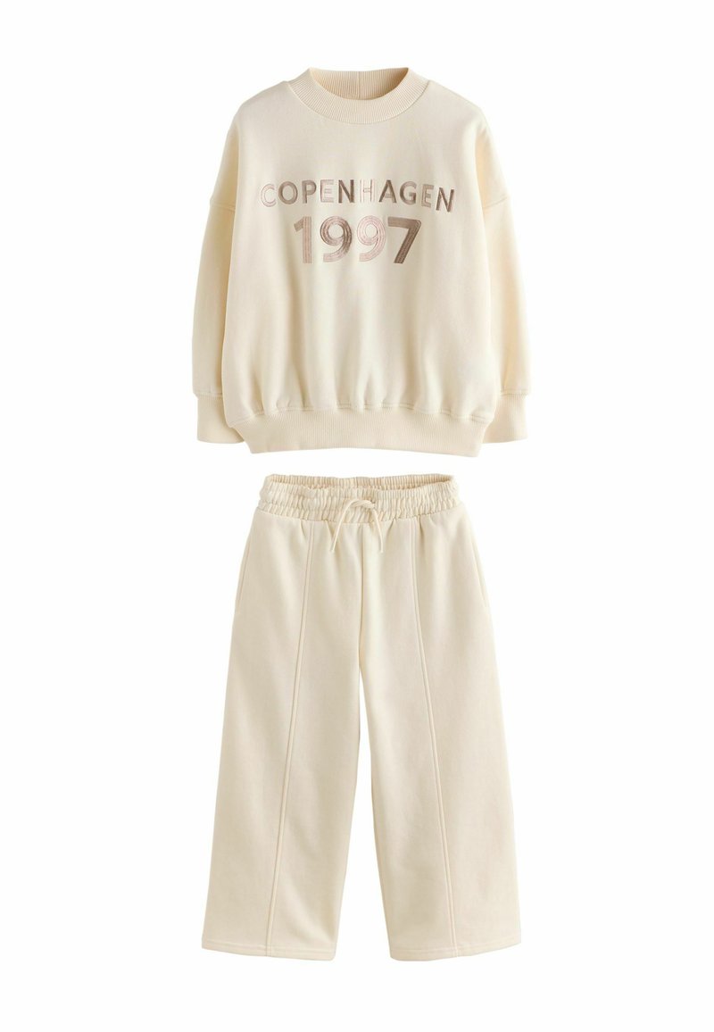 Next REGULAR FIT -  JOGGERS SET - Träningsset - ecru slogan