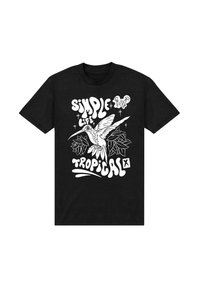 Černé tričko s krátkým rukávem se bílým grafickým designem znázorňujícím kolibříka, květiny a nápis "SIMPLE LIFE TROPICAL."