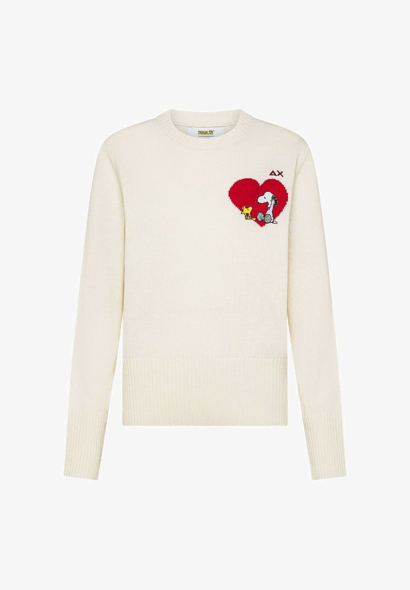 Pullover a maglia crema con Snoopy e Woodstock seduti all'interno di un cuore rosso sul lato sinistro del petto, e piccole lettere ΔX sopra.