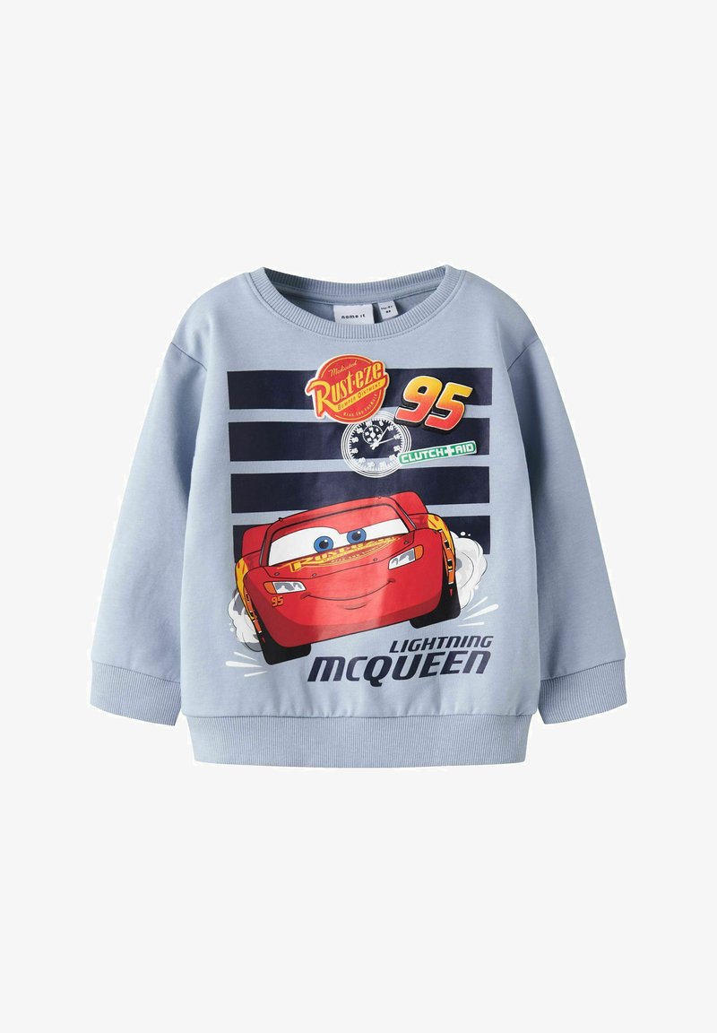 Světle modrá dětská mikina s postavičkou závodního auta Lightning McQueen v červené barvě, číslem 95 a nápisy "Rust-eze" a "Lightning McQueen".