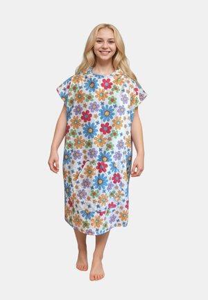 Kaftan w kwiatowy wzór w kolorze białym, z wielokolorowymi kwiatami. Luźny krój z krótkimi rękawami i okrągłym dekoltem.