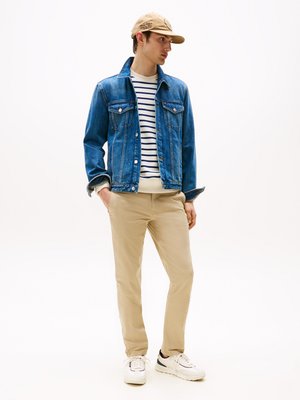 CORE BLEECKER - Hlače chino - batique khaki