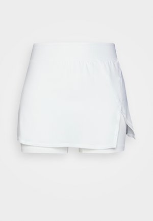 Hvid atletisk skort med indbyggede shorts, bredt taljebånd og sideslidser, designet til sport og aktivt brug.