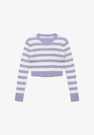 Skrócony sweter z długimi rękawami w prążkowanym materiale. Kolorowe, naprzemienne fioletowe i białe paski na ciele i rękawach.