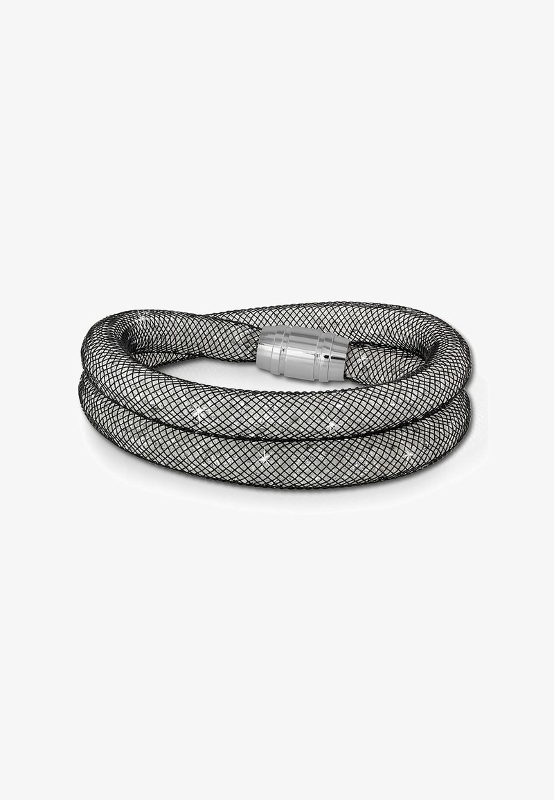 Hose tissé noir au design en mesh, avec un connecteur métallique argenté. La texture est lisse et d'apparence durable.