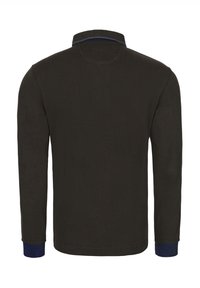 Košile s dlouhým rukávem z tmavě hnědé bavlny, s límcem a kontrastními modrými detaily na manžetách. Hladká textura, minimalistický design.