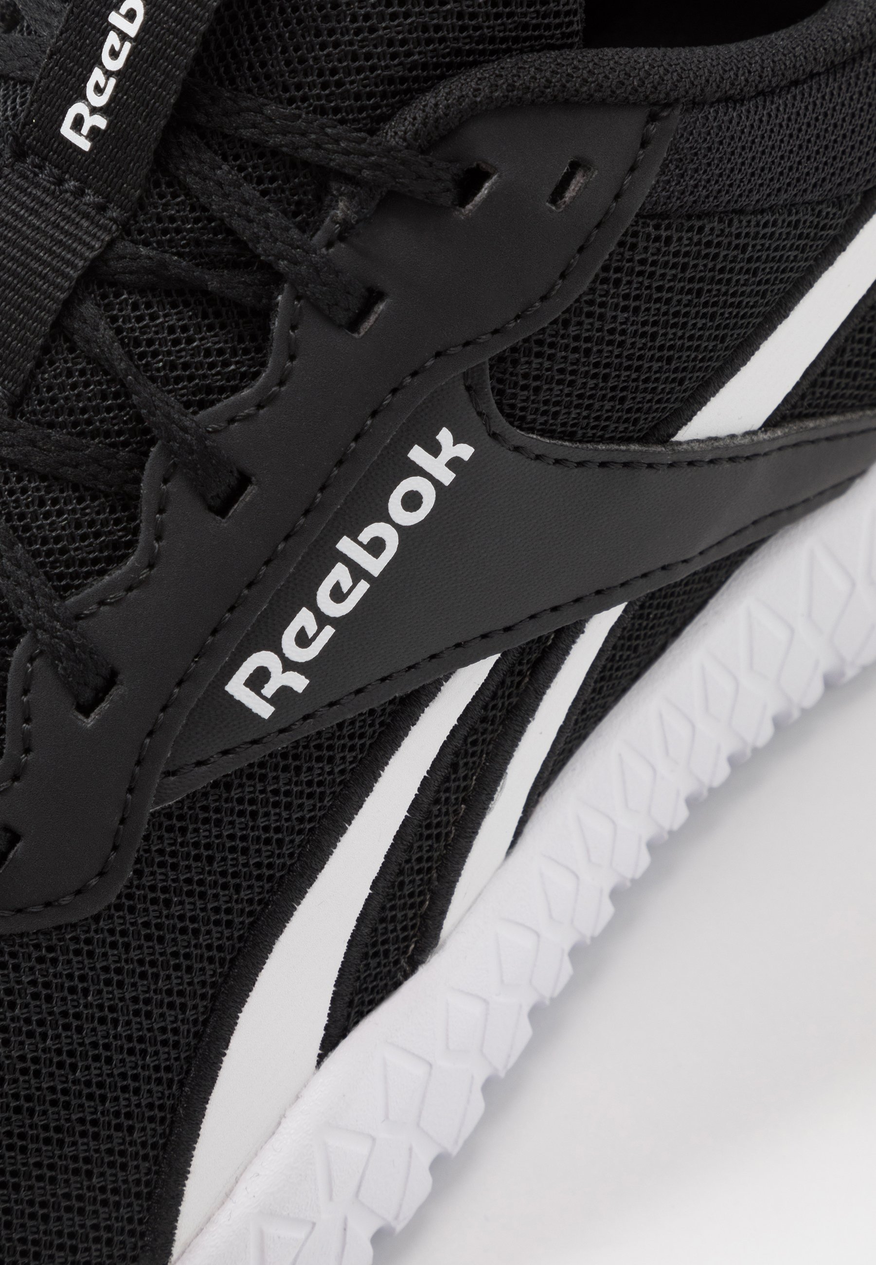 Reebok FLEXAGON ENERGY TR 2 Treningssko blackwhite Reebok FLEXAGON ENERGY TR 2 Treningssko black Zalando.no