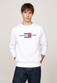 Tommy Hilfiger FLAG EMBRO - Sweatshirt - white