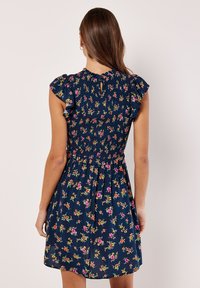 Apricot FLOWER RUFFLE DETAIL - Vardagsklänning - navy