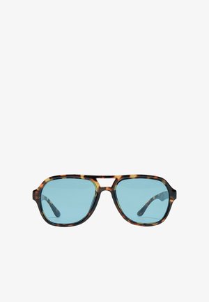 Occhiali da sole aviator tartarugati con lenti azzurrate, vista frontale, su sfondo bianco.