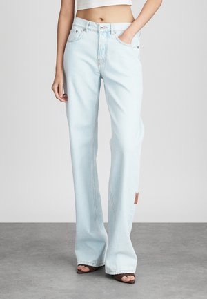 SUSY PANTS - Džínsy s rovným strihom - light blue