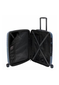 Maleta dura azul con interior negro, múltiples compartimentos, bolsillo de malla y correas cruzadas. Asa retráctil y ruedas suaves.