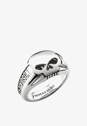 Silberner Ring mit Schädel-Design, auf einer Seite mit „HARLEY DAVIDSON“ graviert und innen mit „THOMAS SABO“.