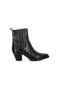 Stivale ankle in pelle nera con punta affusolata, dettagli testurizzati e accenti a coste verticali sulla gamba. Presenta un tacco spesso.