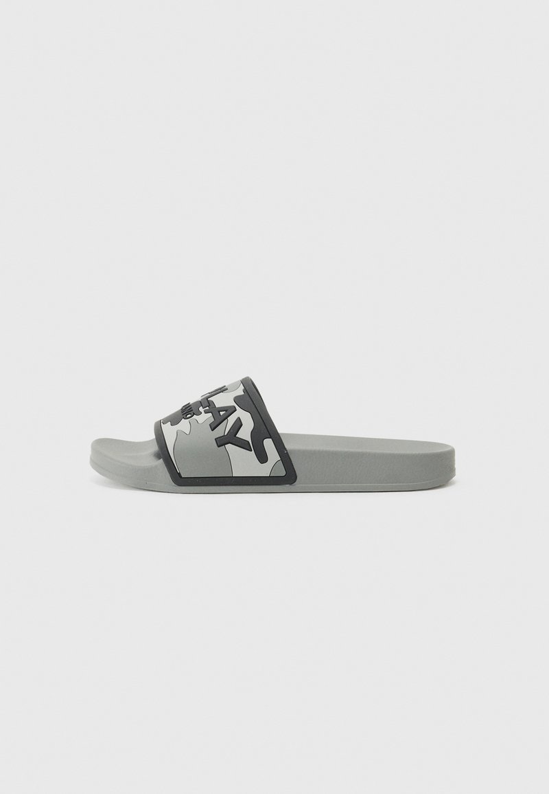 Gray slip-on sandal with a camo-patterned strap and black accents. Made of smooth rubber, featuring a contoured footbed for comfort.